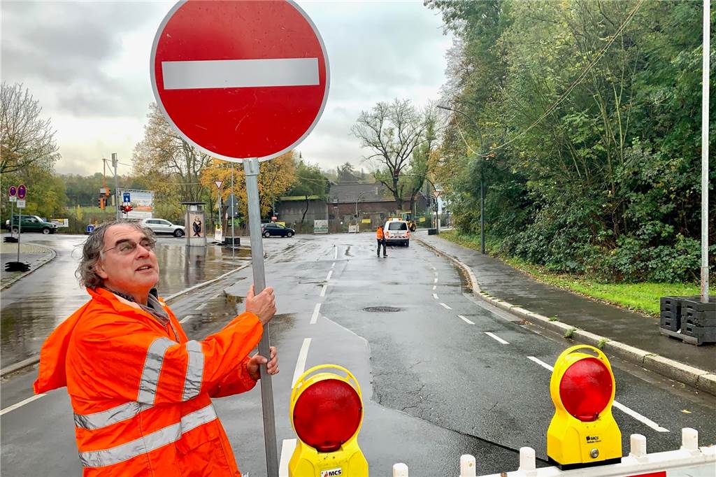 Rekordverdächtig: Dritte Großbaustelle in drei Jahren legt Dortmunder Hauptverkehrsachse lahm Die Zufahrt von der Adelenstraße ist im Moment nicht möglich.