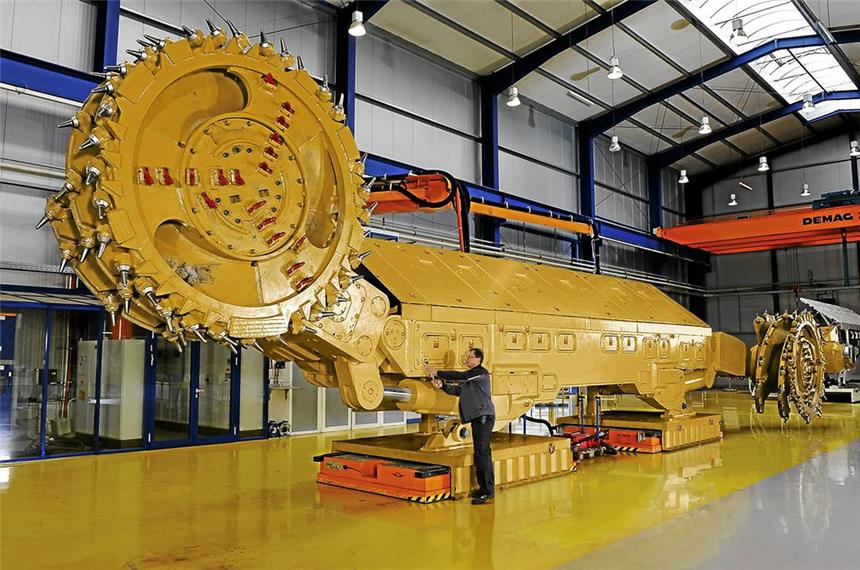 "Zukunftsperspektive", aber keine Jobgarantie Die Zukunft der 950 Caterpillar-Beschäftigten in Lünen war am Freitag Thema bei Gesprächen von Geschäftsführung, Betriebsrat und Industrie-Gewerkschaft (IG) Metall.