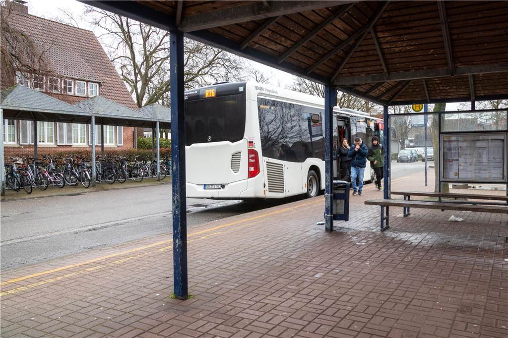Fahrradboxen am Busbahnhof: Mobilstation soll den ÖPNV stärken Ein Bus hält am Stadtlohner Busbahnhof