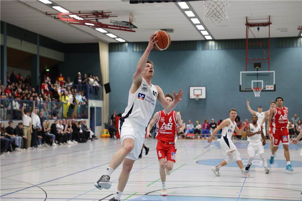 Viele Bilder vom Spektakel in der Ballspielhalle: Wulfen besiegt LippeBaskets vor voller Halle Die Zuschauer sahen am Samstag in der Ballspielhalle ein hochklassiges Spiel zwischen den LippeBaskets und dem BSV Wulfen. Wir waren mit der Kamera dabei.