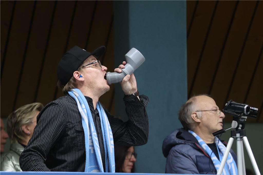 Viele Bilder vom Spektakel in der Ballspielhalle: Wulfen besiegt LippeBaskets vor voller Halle Die Zuschauer sahen am Samstag in der Ballspielhalle ein hochklassiges Spiel zwischen den LippeBaskets und dem BSV Wulfen. Wir waren mit der Kamera dabei.