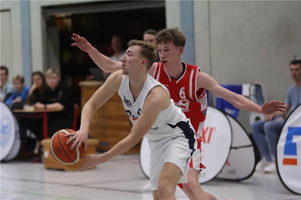 Viele Bilder vom Spektakel in der Ballspielhalle: Wulfen besiegt LippeBaskets vor voller Halle Die Zuschauer sahen am Samstag in der Ballspielhalle ein hochklassiges Spiel zwischen den LippeBaskets und dem BSV Wulfen. Wir waren mit der Kamera dabei.