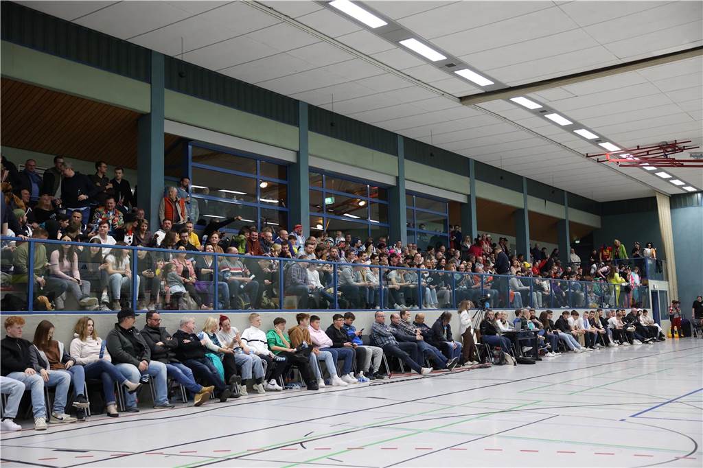 Viele Bilder vom Spektakel in der Ballspielhalle: Wulfen besiegt LippeBaskets vor voller Halle Die Zuschauer sahen am Samstag in der Ballspielhalle ein hochklassiges Spiel zwischen den LippeBaskets und dem BSV Wulfen. Wir waren mit der Kamera dabei.