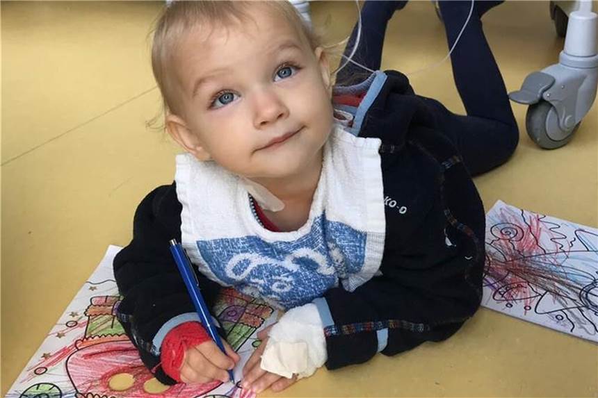 Victoria (2) ist todkrank – Eltern suchen weiter nach Hilfe in Dortmund Die zweijährige Victoria ist an einer seltenen Form von Leukämie erkrankt. Ihre Familie hofft, dass schnell ein Stammzellenspender gefunden wird. Am 20. Juli gibt es eine Typisierungsaktion im Big Tipi im Fredenbaum.