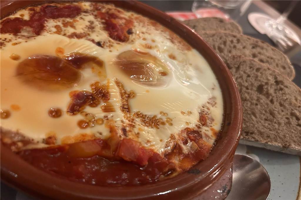 Das „Schönes Leben“ im Check: Kulinarische Entdeckungsreise mit einer Panne Die zweite Hauptspeise: "Shakshuka mit zwei Bio-Eiern".
