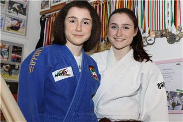Die Zwillingsschwestern Nehle (l.) und Maja Wakup leben für ihren Sport: Judo.