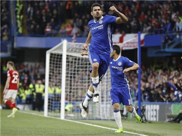 Diego Costa bejubelt seinen Treffer zum 1:0 für den FC Chelsea. Foto: Frank Augstein