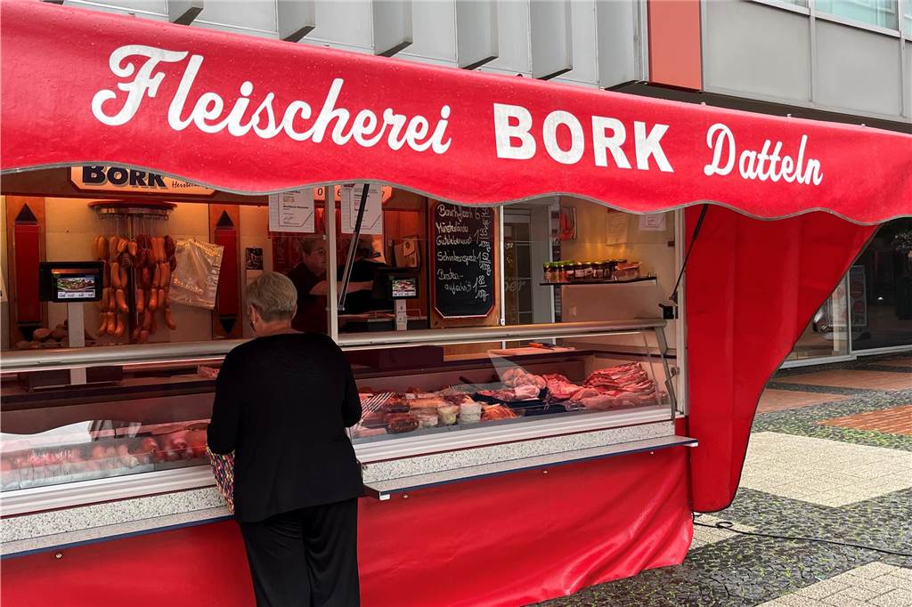 „Wir verbringen mehr Zeit miteinander als mit unseren Männern“ Dienstags, donnerstags und samstags ist die Fleischerei Bork mit einem Stand auf dem Wochenmarkt in Castrop-Rauxel vertreten.