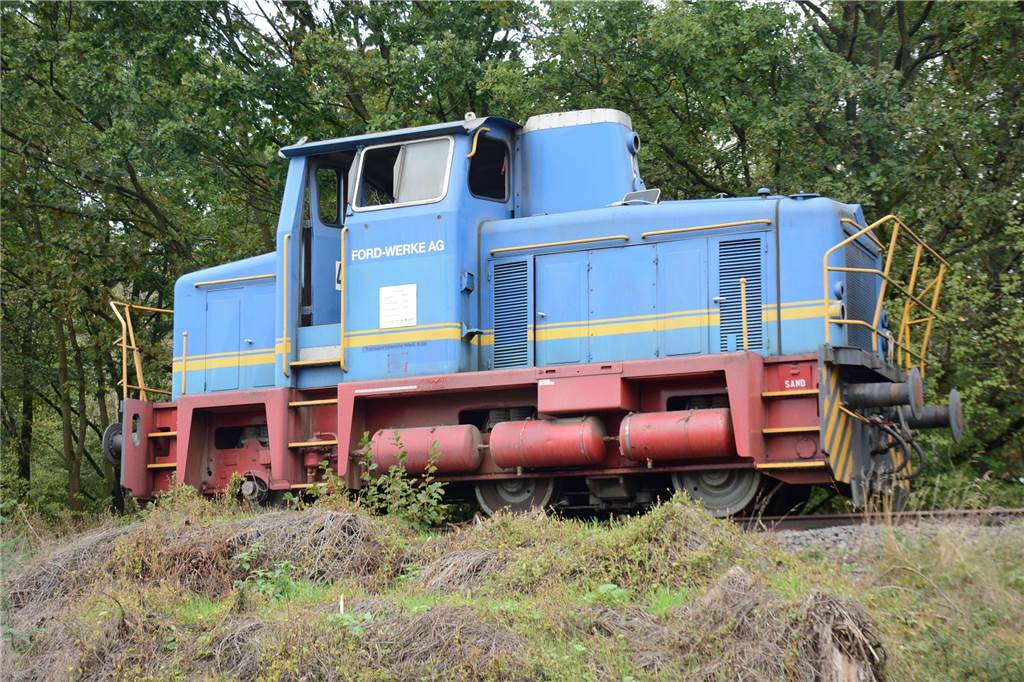 Ex-Kumpel will an alter Zechenbahn in Dorsten imposantes Denkmal auf die Schiene setzen Diese alte Lok, die auf dem Gelände der Firma Bugdoll an der Hafenbahn steht, hat der Hervester ins Auge gefasst.