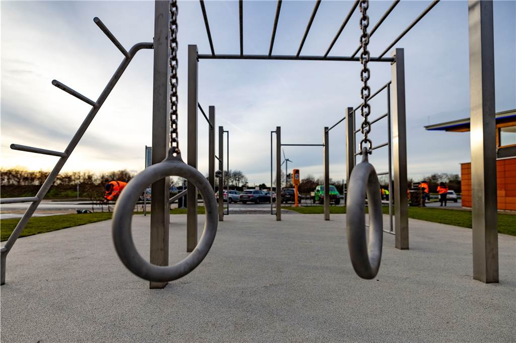 Umbau im Tremoniapark: Sportanlage für 200.000 Euro entsteht Diese Calisthenics-Anlage befindet sich auf einem Autobahn-Rastplatz im Rheinland.