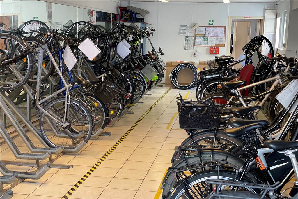 Radstation am Castrop-Rauxeler Hauptbahnhof wird schließen Diese Fahrräder parken in der Radstation am Hauptbahnhof Castrop-Rauxel, während die Besitzer pendeln.