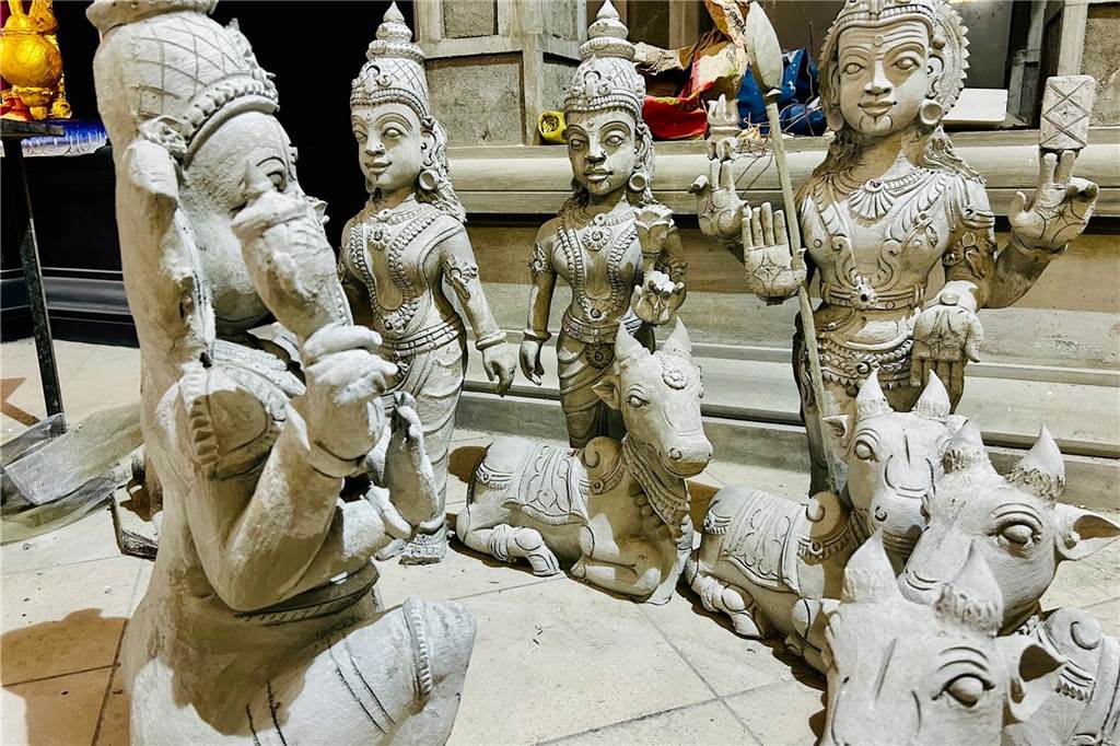 Neuer Götterturm der Hindu-Gemeinde Hombruch: Ihn schmücken 80 Figuren Götterfiguren im Hinduismus