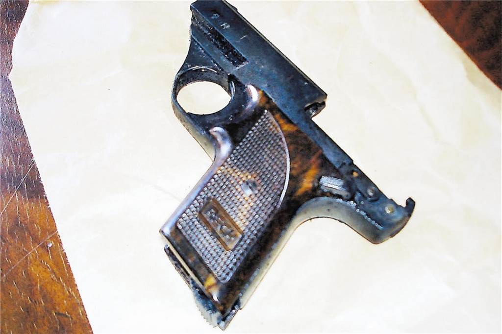 „Guten Tag, ich habe eben meine Frau umgebracht“: Vor 19 Jahren starb Ina B. Diese Gaspistole wurde am 18.2.2005 zur Tatwaffe.