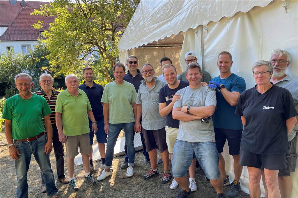 Aufbau des Oktoberfests im Kloster Werne startet schon eine Woche vorher Gruppenbild der Helfer-Gruppe