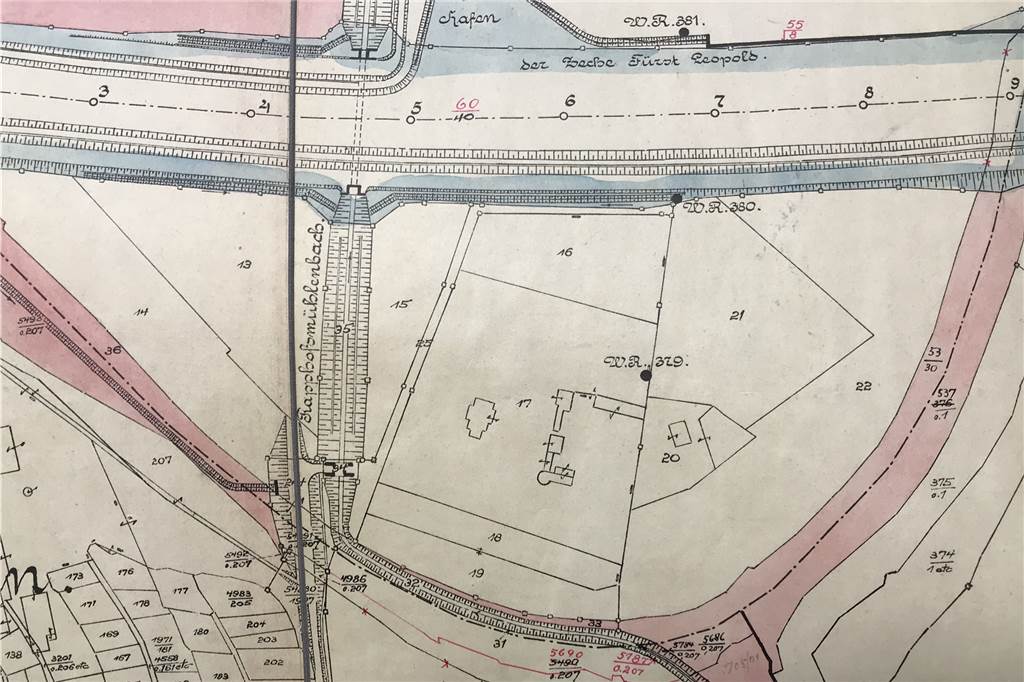 Rätsel um eine geheimnisvolle alte Villa in Dorsten endlich gelöst Diese Karte von 1930 ist aus der Zeit nach dem Bau des Wesel-Dattelln-Kanals. Dort, wo auf der Karte von 1912 die Villa Großbüning eingezeichnet war, steht das denkmalgeschützte Gebäude, das heute als "Villa Keller" bekannt ist.