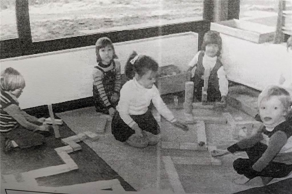 Kindergarten in Dorsten feiert ganz groß: „50 Jahre voller Leben“ Ein historisches Foto von 1972 zeigt Kinder beim Spielen mit Bauklötzen.