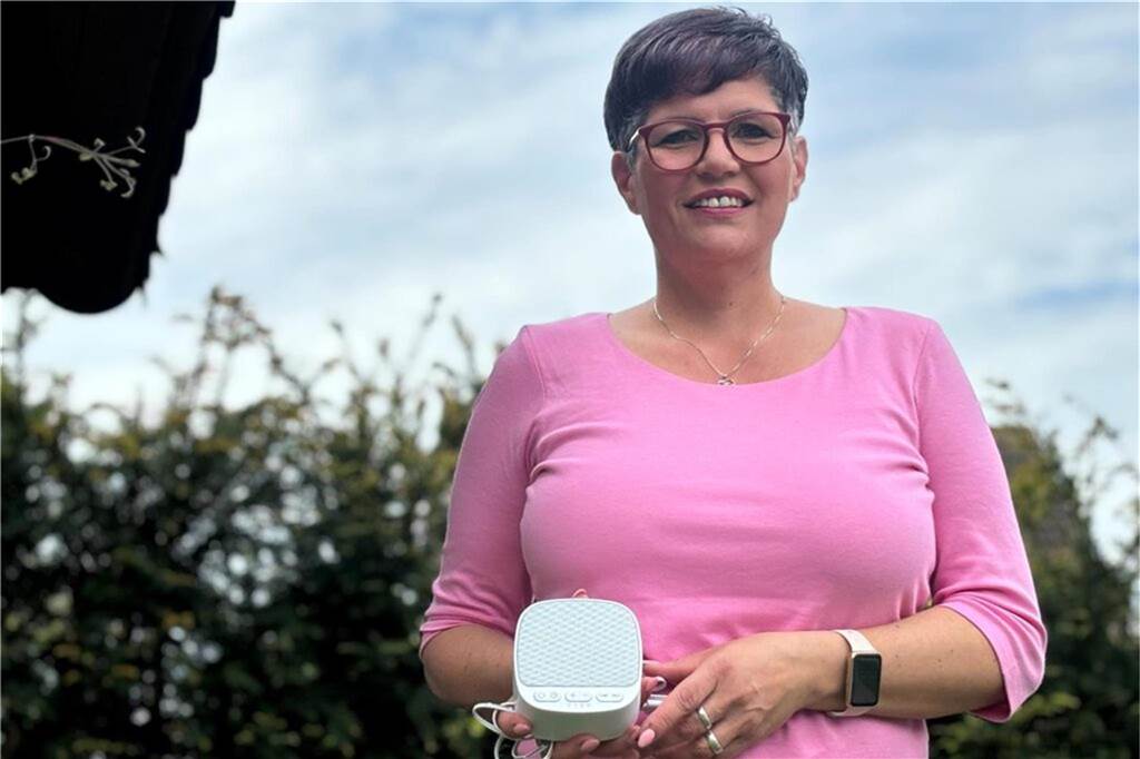 Tinnitus, Schwindel, Hörverlust: Selbsthilfegruppe macht Mut Jacqueline Gruner schwärmt von einer Box, die beim Einschlafen helfen soll.