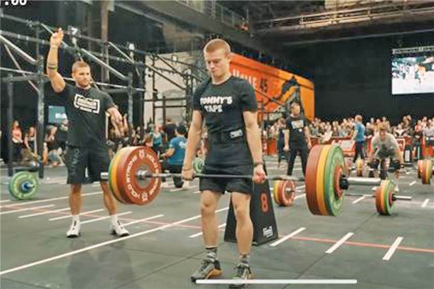 60 Kniebeugen mit der 52,5-kg-Hantel - Dorstener gab beim German Throwdown sein Wettkampf-Debut Finn Schimanski, CrossFit Dorsten