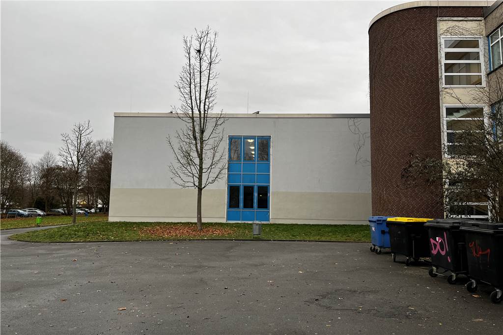 Kirchlinder Schule engagiert Street-Art Künstlerin Leere Wand eines Gebäudes des Bert-Brecht-Gymnasiums.