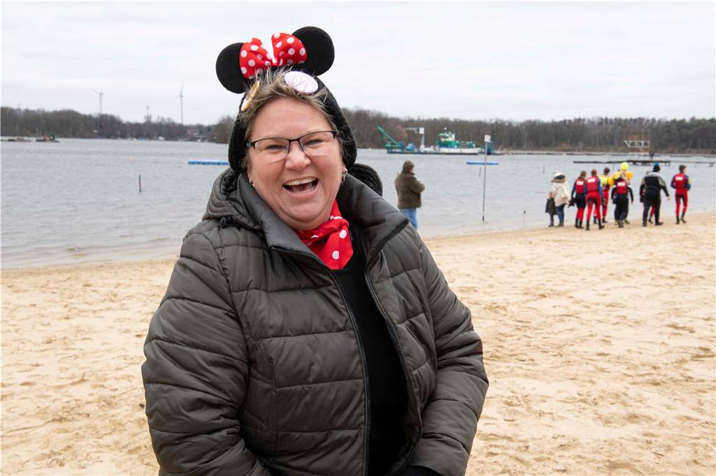 Diese Mickey-Maus kam mit einer ganzen Gruppe ins Strandbad.