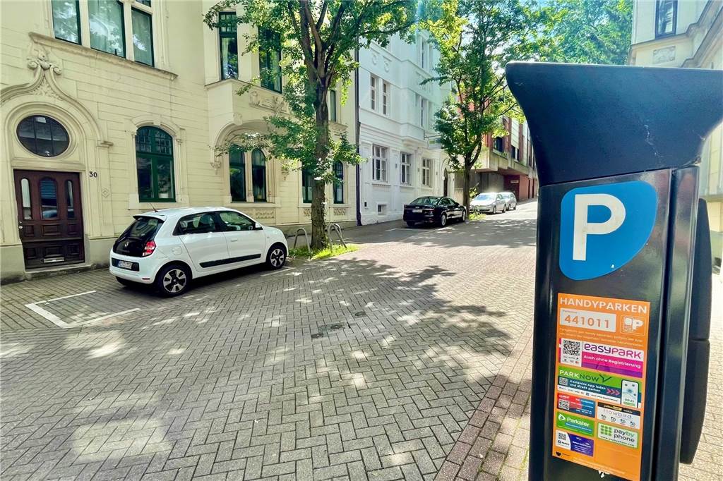 Diese Parkplätze waren unnötigerweise über Wochen gesperrt. Und das, obwohl der Parkdruck an der Hörder Rathausstraße enorm ist.