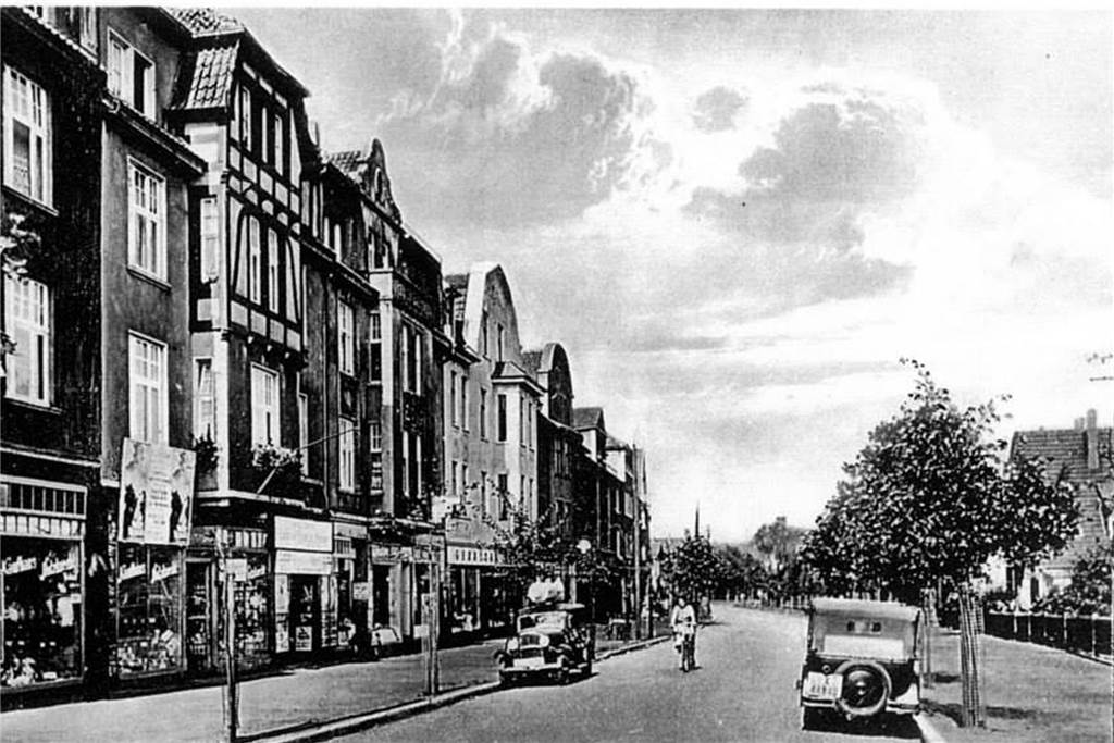 Bürgermeister Orlowski zu Kreisstraßen-Häusern: „Ruhig bleiben, wir arbeiten daran“ Diese Postkarte von der Kreisstraße in Selm-Beifang stammt aus dem Jahr 1938. Die Straßenbebauung war Anfang des 20. Jahrhunderts erfolgt, zusammen mit dem Ausbau Selms zur Bergbaustadt.