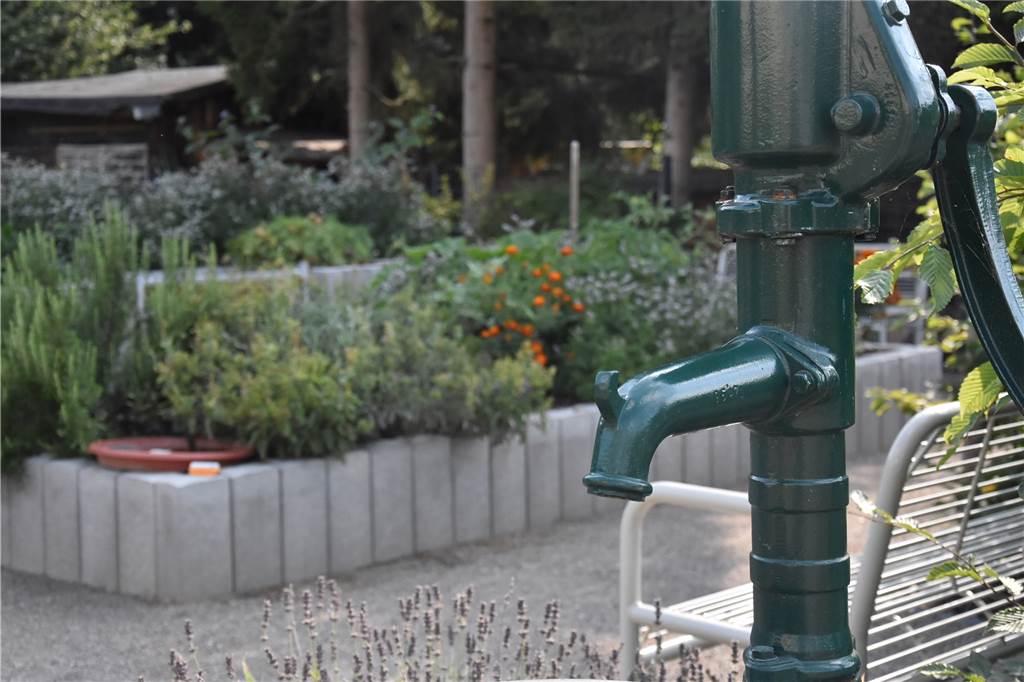 Diese Pumpe ist bislang die einzige Wasserquelle im Seniorengarten Habinghorst.
