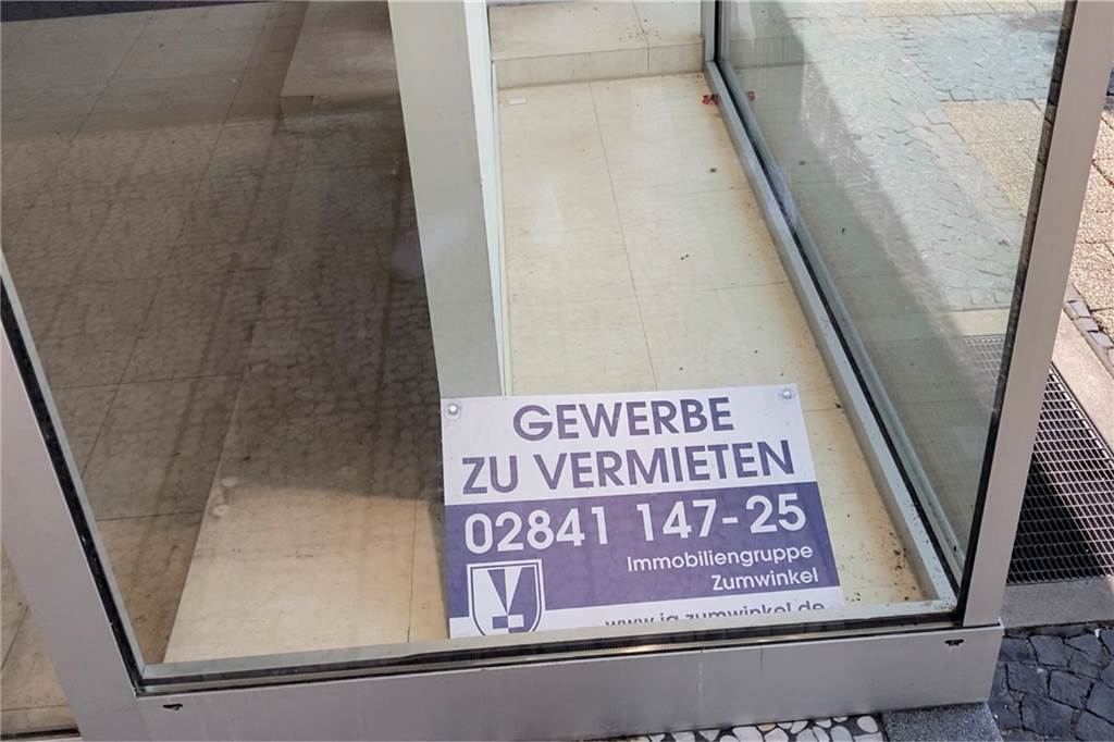 Von Dessous bis Cafés - So sollte die Castroper Altstadt aussehen Diese Schilder finden die Castrop-Rauxeler mittlerweile in vielen leeren Schaufenstern in der Altstadt vor.