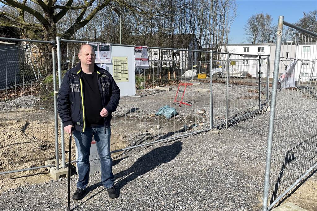 Diese Schotterpiste, die zum Bahnsteig in Marten führt, ist für Andreas Nolte eine große Herausforderung.