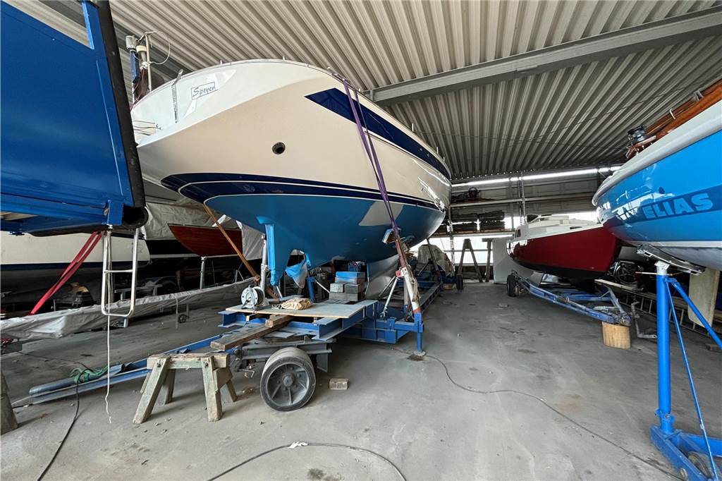 Einzige Bootswerft Dortmunds: Wo Reiche ihre Yacht restaurieren lassen Diese sehr lange Yacht wartet darauf wieder in See stechen zu dürfen.