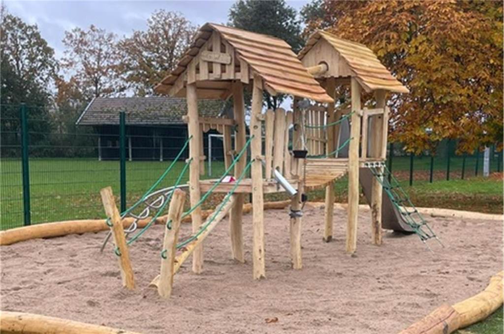 Fördergelder für Ideen in Stadtlohn, Südlohn und Vreden stehen bereit Kletterhütte auf einem Spielplatz