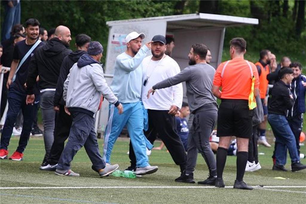 Diese Szenen zwischen RW Germania und Osmanlispor Dortmund lassen den Dortmunder Amateurfußball noch immer nicht los.
