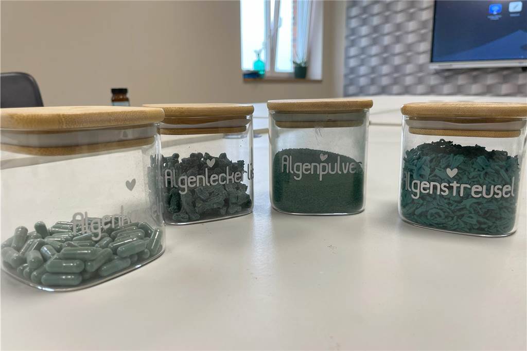 Spirulina-Algen aus Südlohn: Familienunternehmen eröffnet Onlineshop Diese und weitere Produkte sind bald im Onlineshop der Münsterland-Algen GmbH erhältlich.