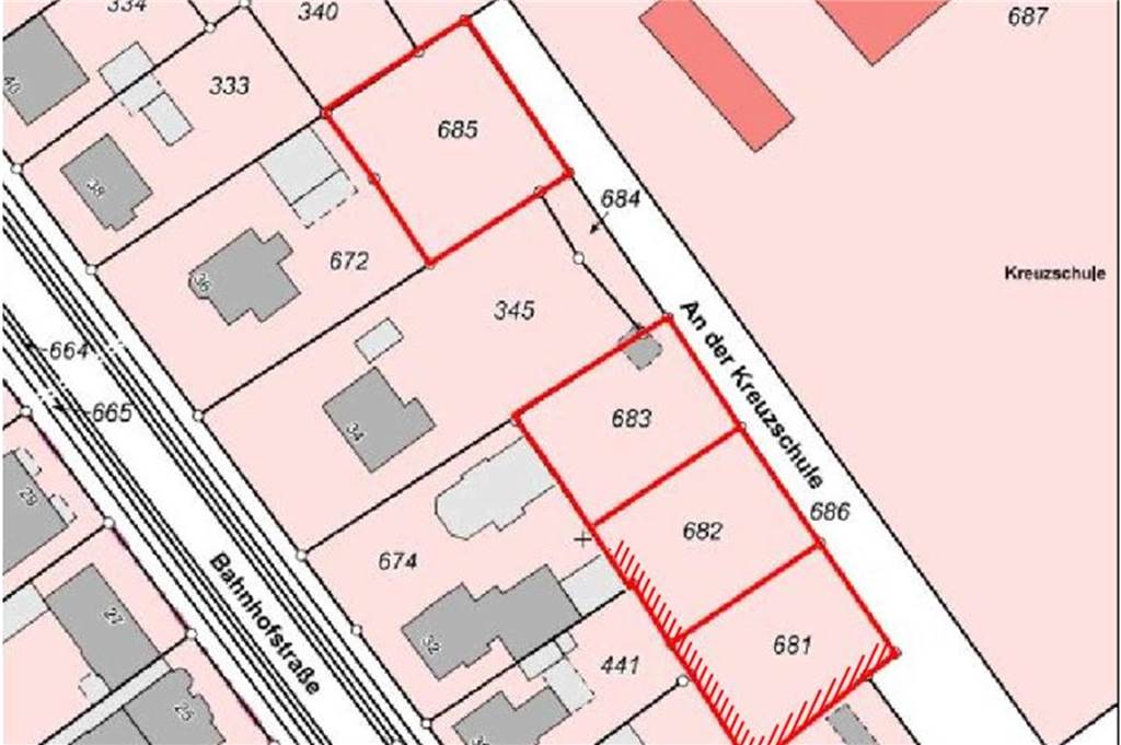 Baugrundstücke in Heek verfügbar: Humane Preise aber strikte Vorgaben Diese vier Grundstücke an der Kreuzschule sind jetzt auf dem Markt.