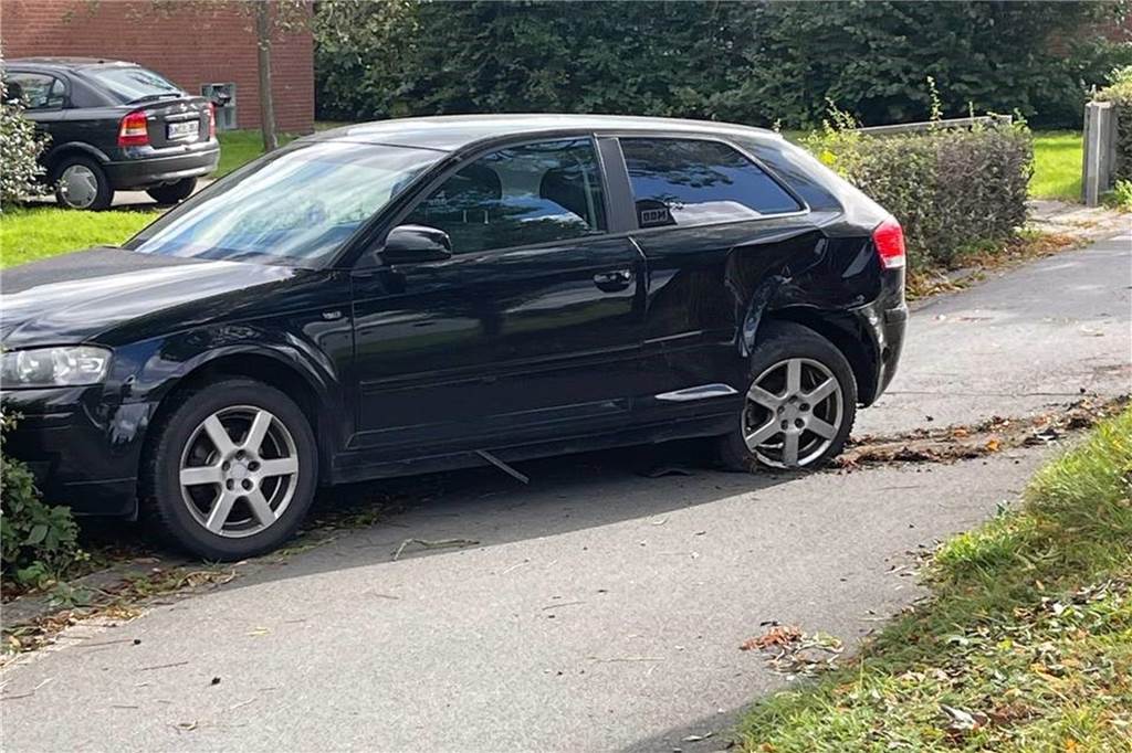 Auch dieser Audi scheint war an dem Unfall beteiligt.