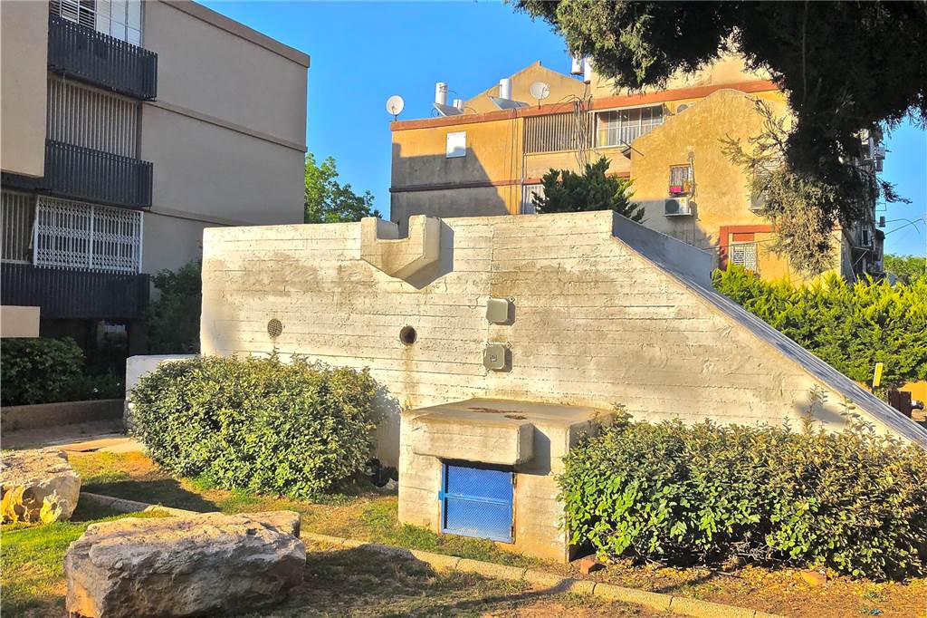 Fast täglich im Bunker: Dortmunderin erlebt Raketenangriffe auf Israel hautnah Diesen Bunker sucht Dori Rindle auf, wenn sie die Sirenen hört.