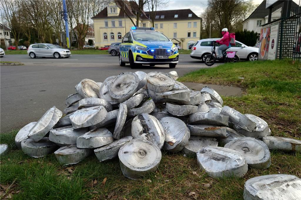 Firmenchef aus Unna verfolgt Metalldiebe bis Dortmund – an B1 greift Polizei zu Diesen Metallschrott entwendeten die Diebe von einem Firmengelände in Unna. Die Polizei konnte das Material an den Eigentümer zurückgeben.
