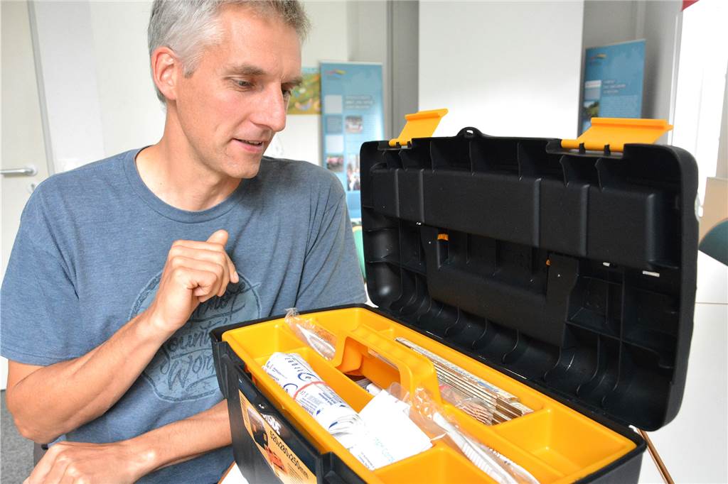 Wolfsberater: „Der Mensch muss mit dem Wolf leben“ Diesen Werkzeugkoffer mit Ausrüstung zum Sichern von Wolfsspuren hat Niels Ribbrock mittlerweile ständig im Kofferraum seines Autos dabei. Denn in der Region, vor allem Schermbeck, hat es drei bestätigte Risse von Wölfen an Nutz- und Wildtieren gegeben.