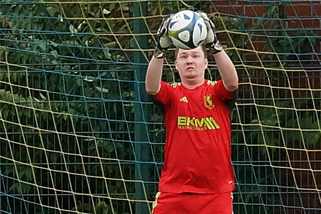 Überragender Akteur rettet BSV Heeren den Sieg gegen SV Afferde Robin Solty, Torwart der BSV Heeren fängt einen Ball ab.