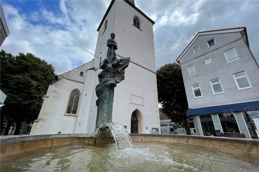 Joris und andere kostenlos erleben: Lüner Brunnenfest macht’s möglich Dieser Brunnen an der Stadtkirche in Lünen gibt dem Brunnenfest seinen Namen.