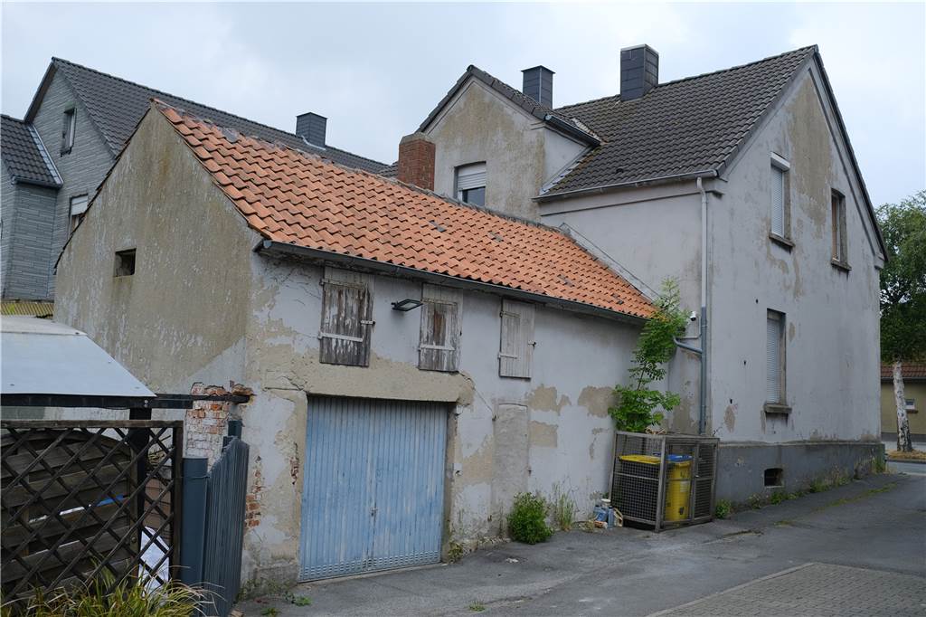 Hat er Carina (17) getötet? „Die haben das Haus auf den Kopf gestellt“ Dieser charakteristische Anbau des Hauses in Derne ist auf einem Foto in einem sozialen Netzwerk wiederzuerkennen.