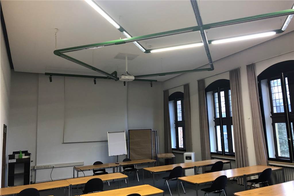 Mit Video: Ein Rundgang durch Schloss Raesfeld - so wohnen Herrschaften Dieser Lehrsaal im Schloss erinnert von seiner Einrichtung eher an die 1970er-Jahre.