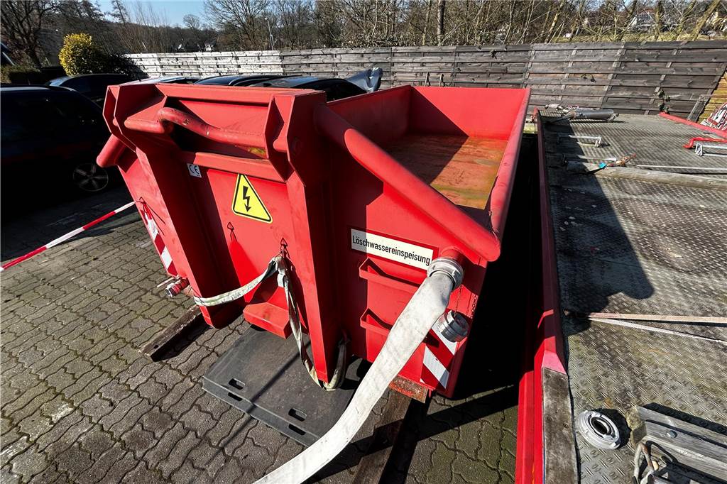 E-Auto in Flammen: Experte aus Haltern erklärt den schwierigen Einsatz Löschcontainer mit Wasseranschluss