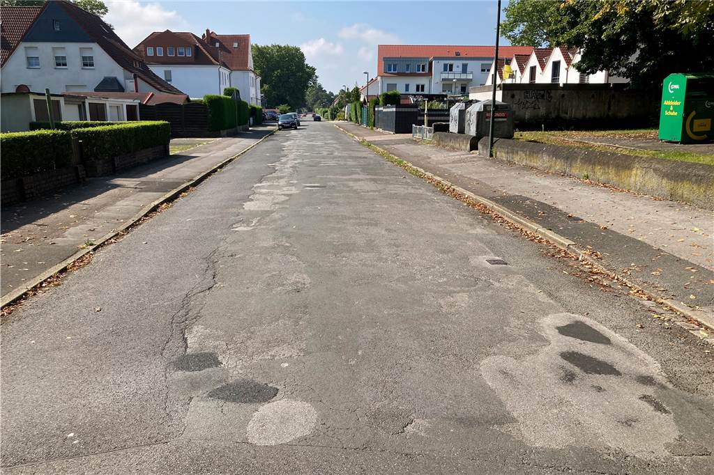 Anlieger der Querstraße sollen zahlen: „Unser Teilstück ist einwandfrei“ Dieser Teil der Querstraße bedarf der Sanierung - das sagen auch die Anlieger des anderen Teils der Straße in Horstmar.