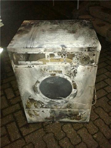Dieser Wäschetrockner geriet in Brand und sorgte für eine starke Rauchentwicklung.