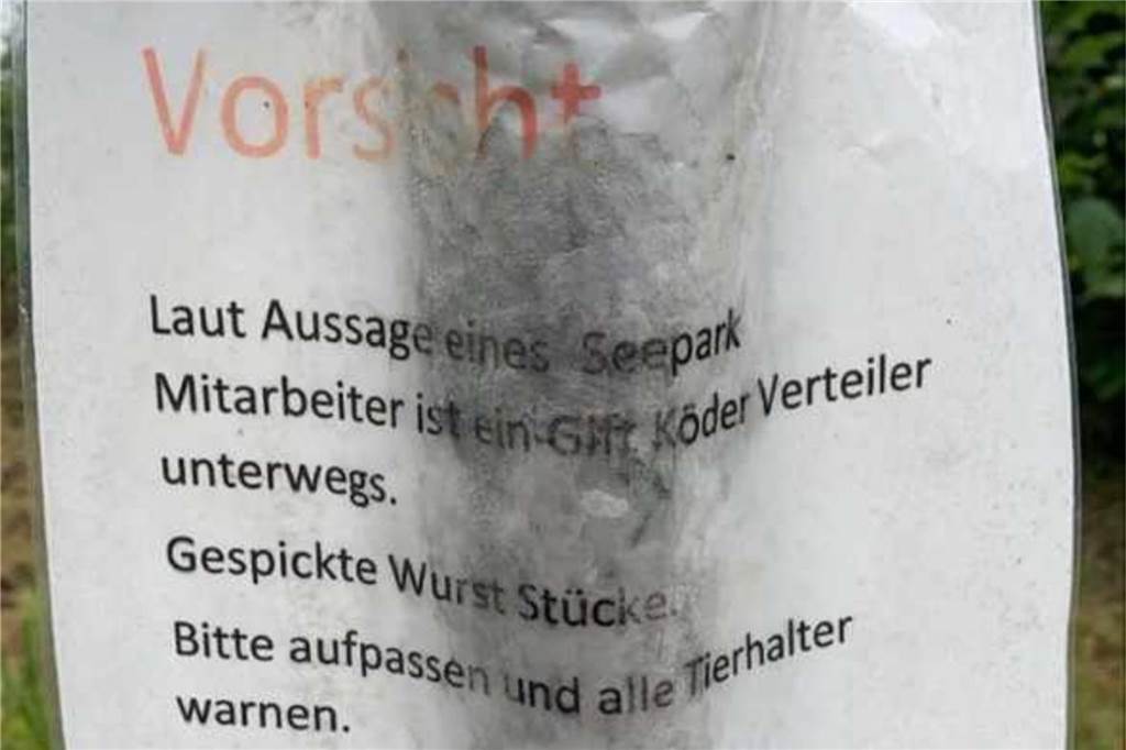 Tödliche Hunde-Köder: Stadt Lünen nimmt Hinweise entgegen Dieser Warnhinweis hängt im Seepark Horstmar, wo viele Hundebesitzer mit ihren Vierbeinern eine Gassirunde drehen.