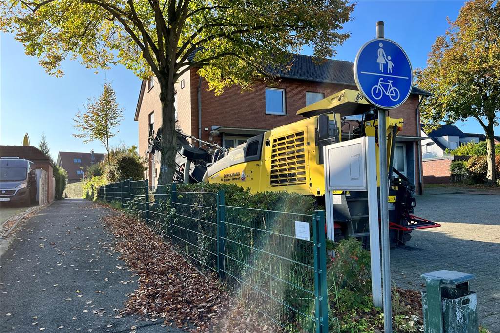 Sorge wegen Verkehrssituation in Stockum: „Das ist ein echter Gefahrenpunkt“ Dieser Weg auf Höhe der Verkehrsinsel führt vorbei am alten Feuerwehrgerätehaus zur Geiststraße.
