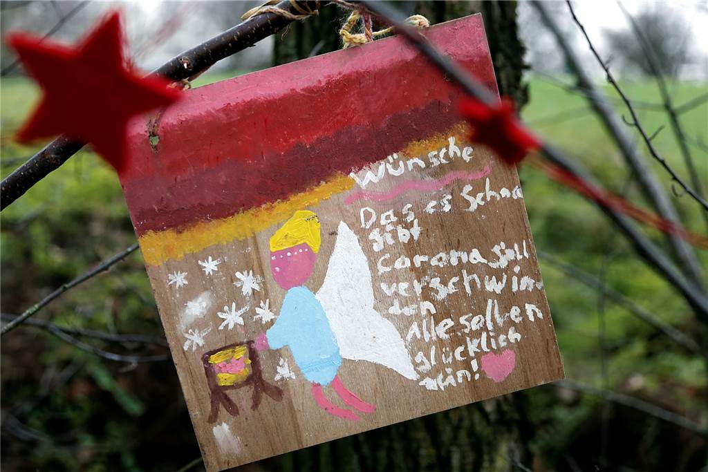 Krippe im Halterner Westuferpark erfreut wieder Groß und Klein Dieser Wunsch hing schon vor einem Jahr an der Krippe und ist leider immer noch aktuell.