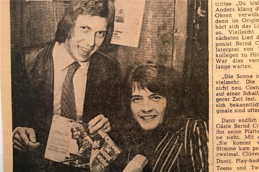 Schalke-Stars waren Stammgäste in der Ickerner Diskothek „Remember“ Dieser Zeitungsausschnitt zeigt Schlagersänger Bernd Clüver (r.) mit Jürgen Toni Preuß, der damals im "Remember" als Discjockey arbeitete.