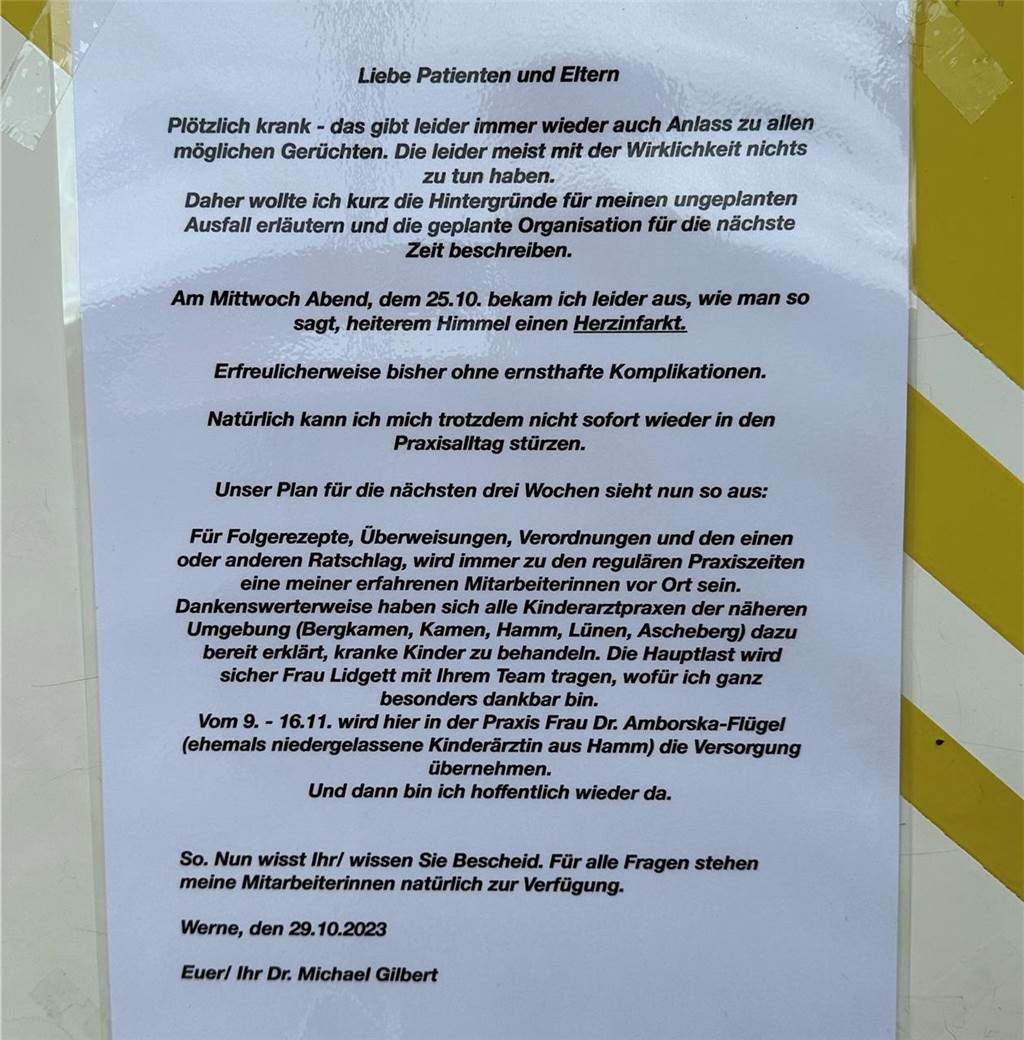 Kinderarzt erleidet Herzinfarkt: Praxis vorübergehend geschlossen Dieser Zettel hängt an der Praxis von Dr. Michael Gilbert in Werne.